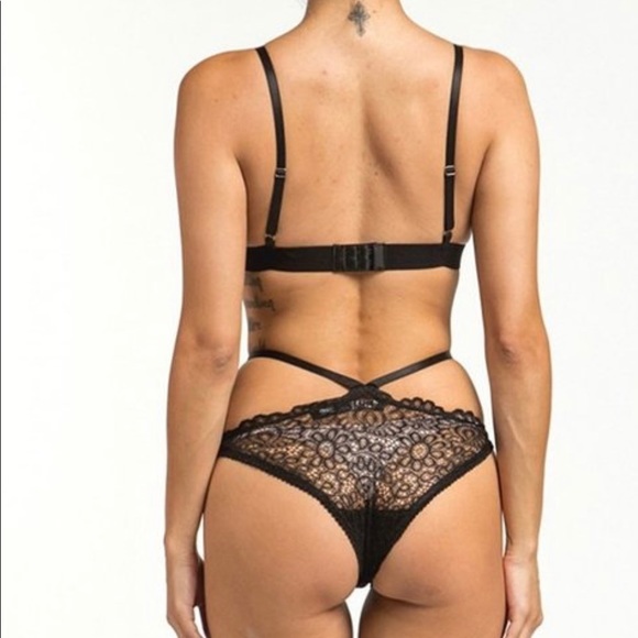 ‼️ Two Piece Black Lace Lingerie Set Bra Panty Set - Picture 3 of 5